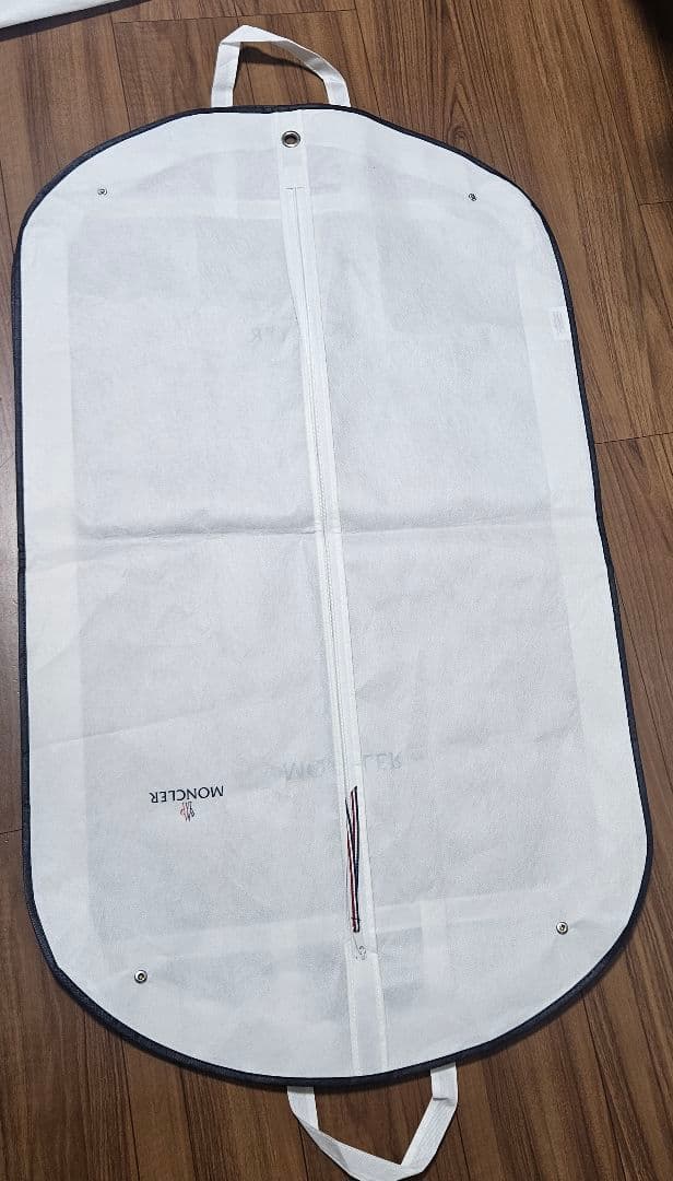 MONCLER 衣類カバー5枚とハンガー1本