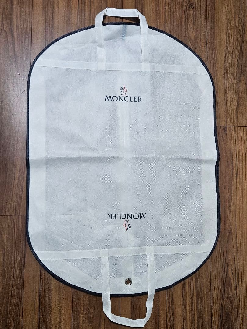 MONCLER 衣類カバー5枚とハンガー1本