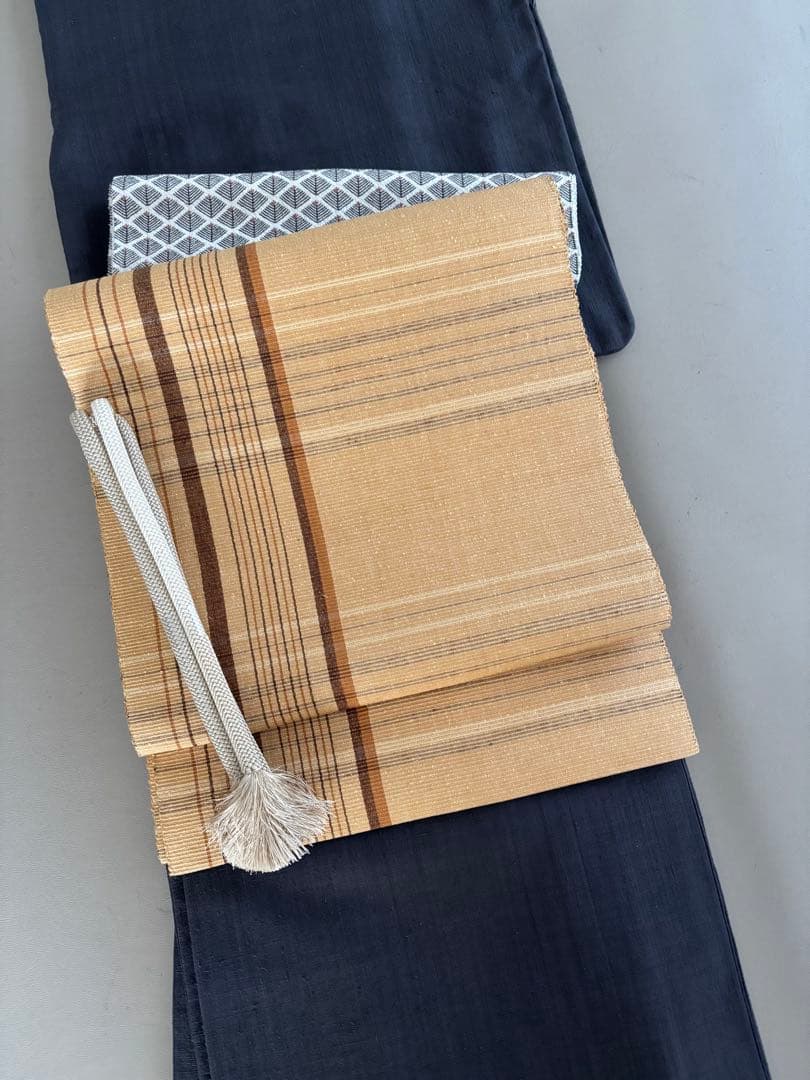 〈お楽しみ価格〉正絹 真綿紬 八寸名古屋帯 薄辛子ベージュ 変わり格子絣