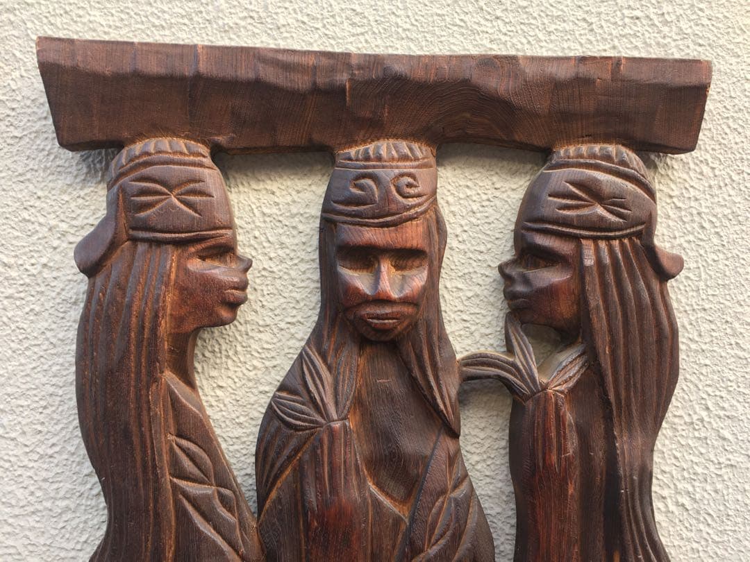 やっかい猫様　レトロ　木彫　壁かけ