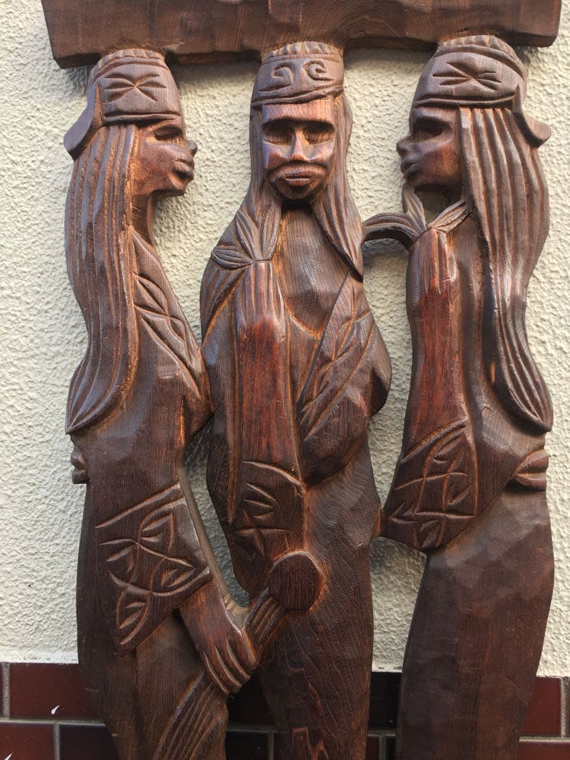 やっかい猫様　レトロ　木彫　壁かけ