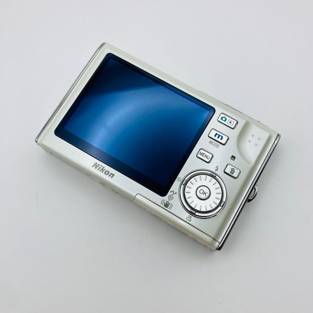 Nikon COOLPIX S8 コンパクトデジタルカメラ　ニコン　クールピクス