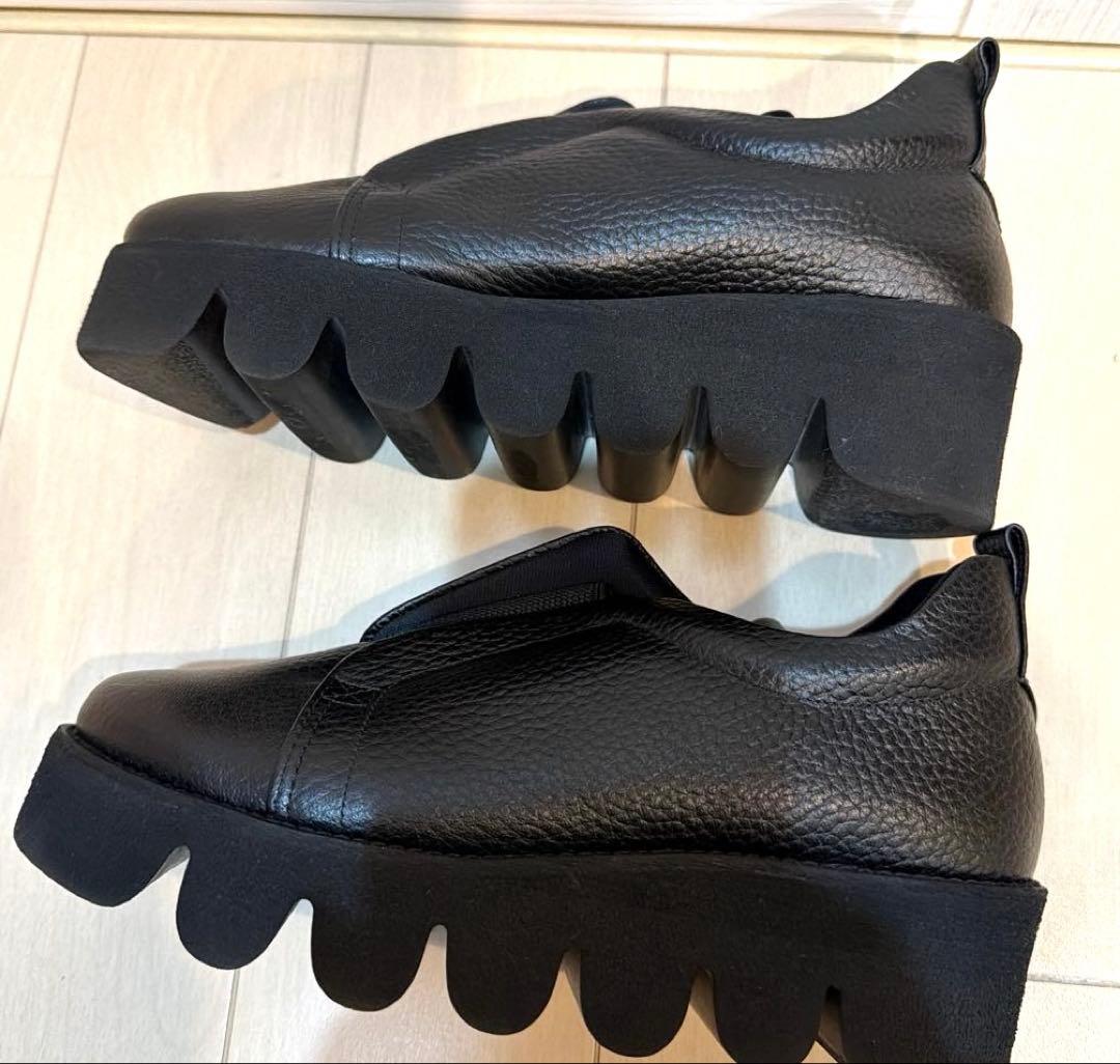 ヒルズアベニュー　スリッポン　《シドニー》22.5cm