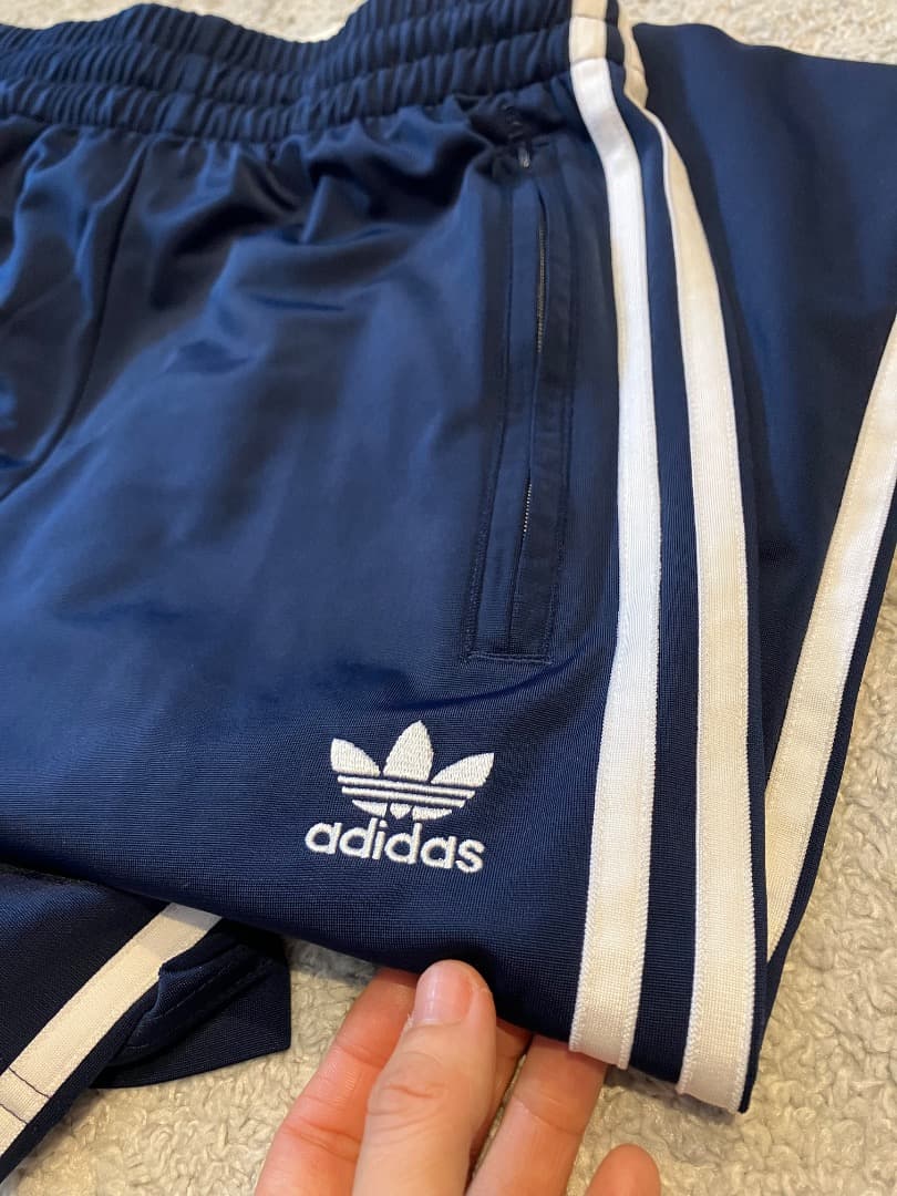 アディダス　トラックパンツ