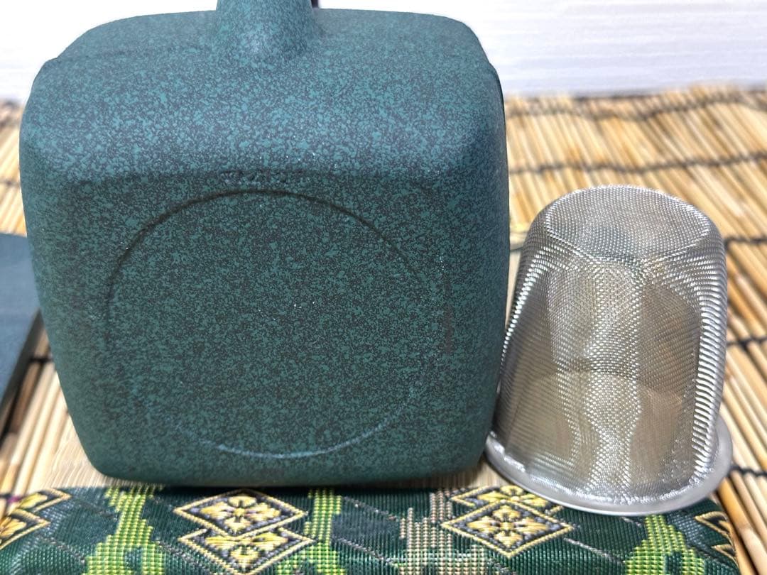 菊地保寿堂　奥山清行デザイン　ティーポット　よほうＳ　鉄瓶敷き　おりがみ①