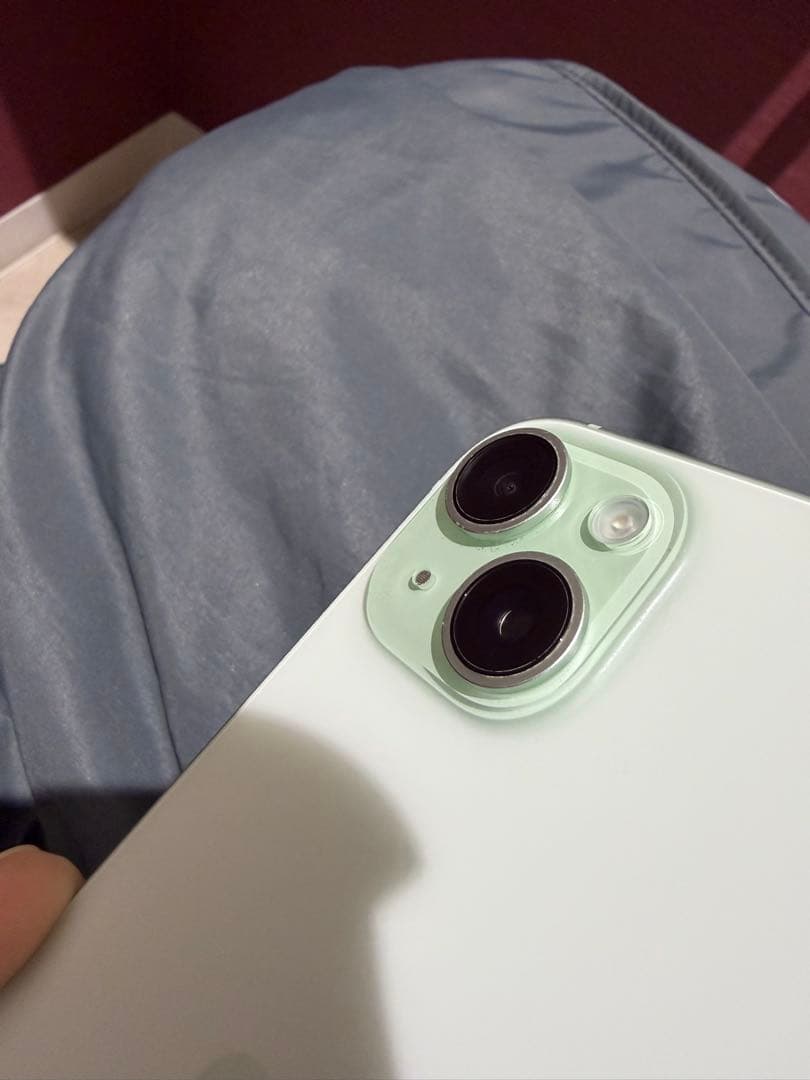 【こーちゃん】iPhone15 256GB グリーン