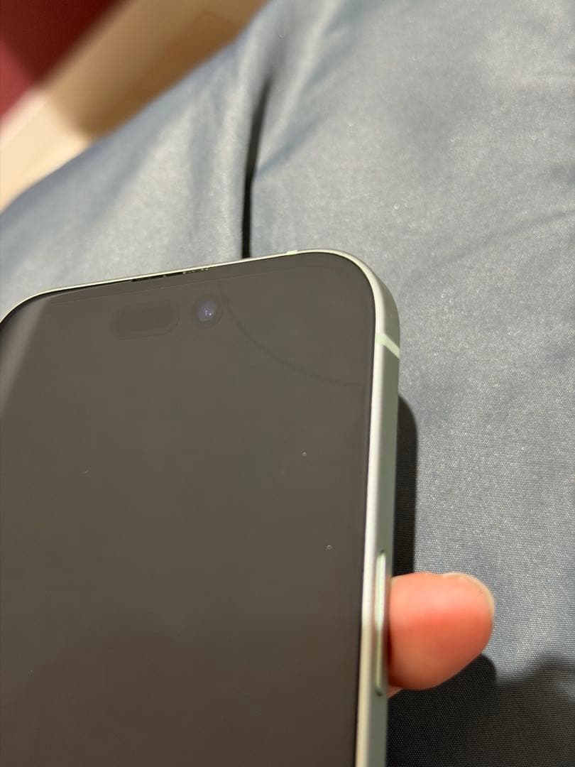 【こーちゃん】iPhone15 256GB グリーン