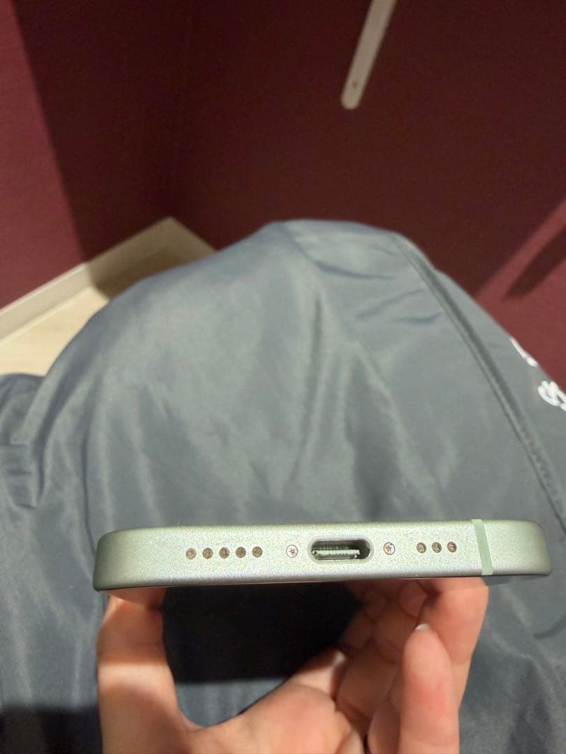 【こーちゃん】iPhone15 256GB グリーン