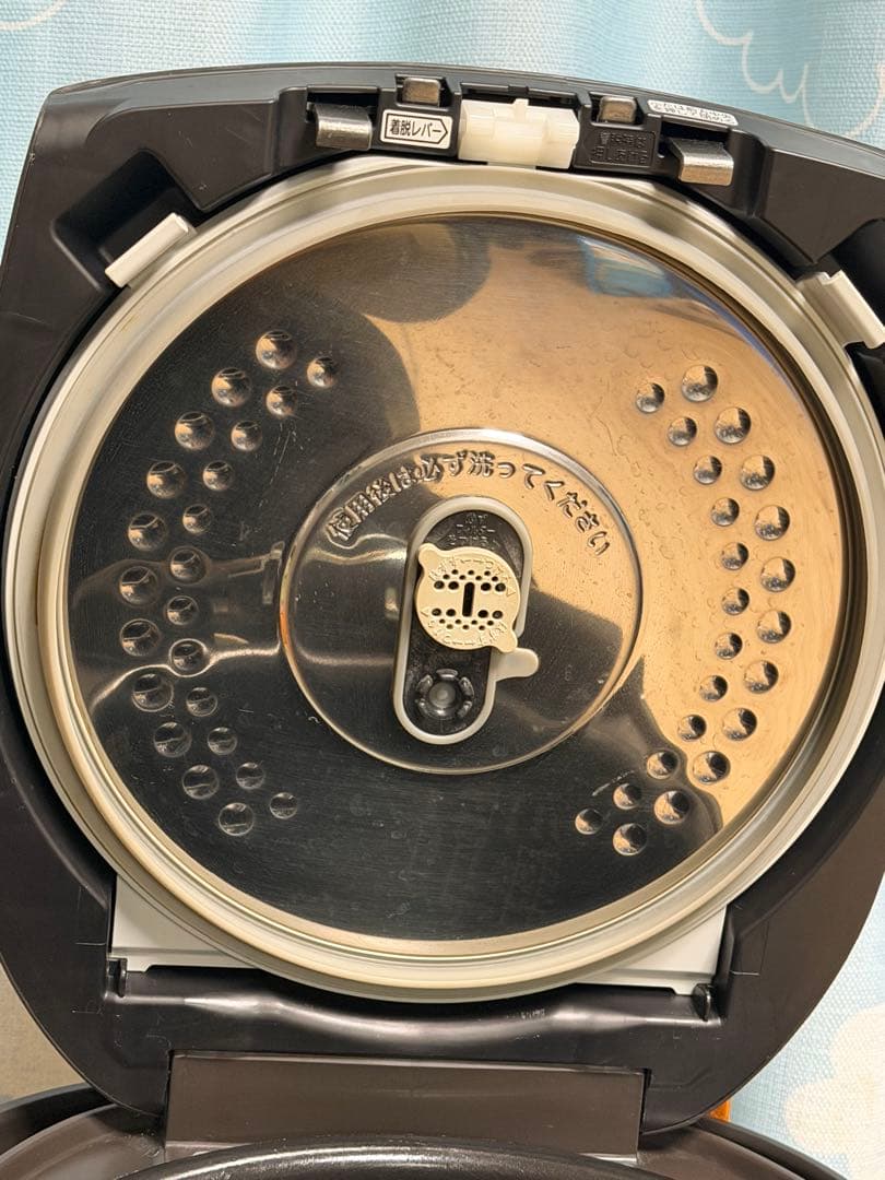 日立 大容量 圧力IH炊飯器 1升炊き 黒厚鉄釜 ライトブラウンRZ-WG18M