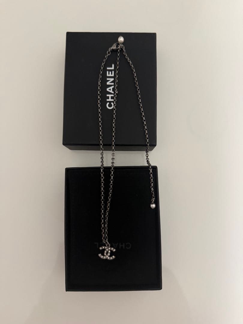 CHANEL シルバー ロゴネックレス