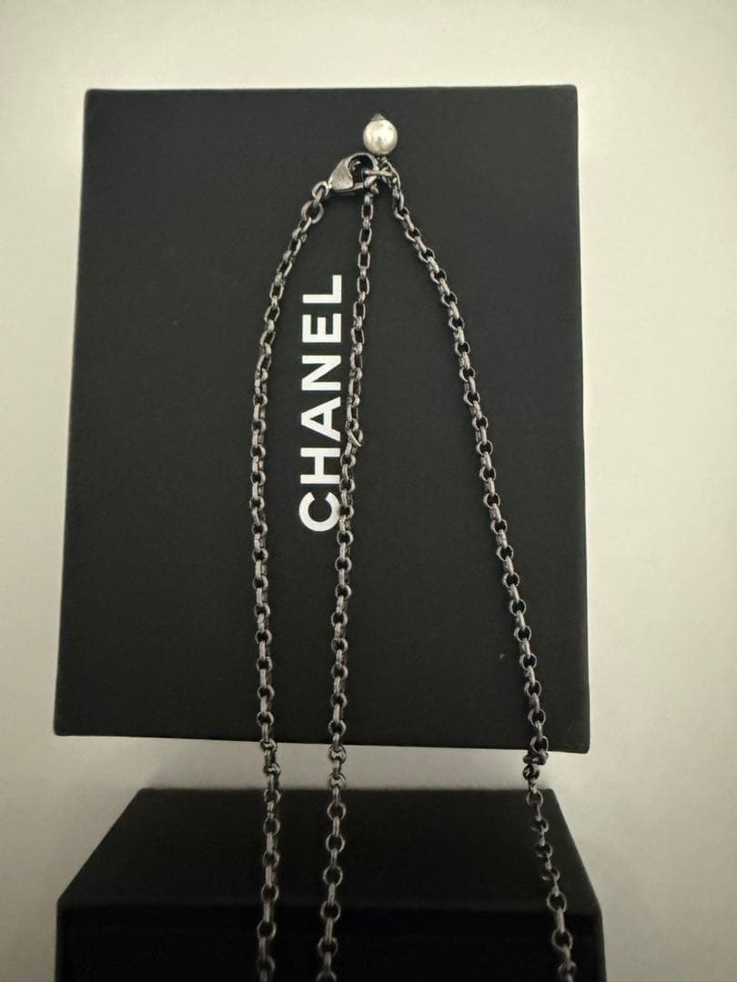 CHANEL シルバー ロゴネックレス