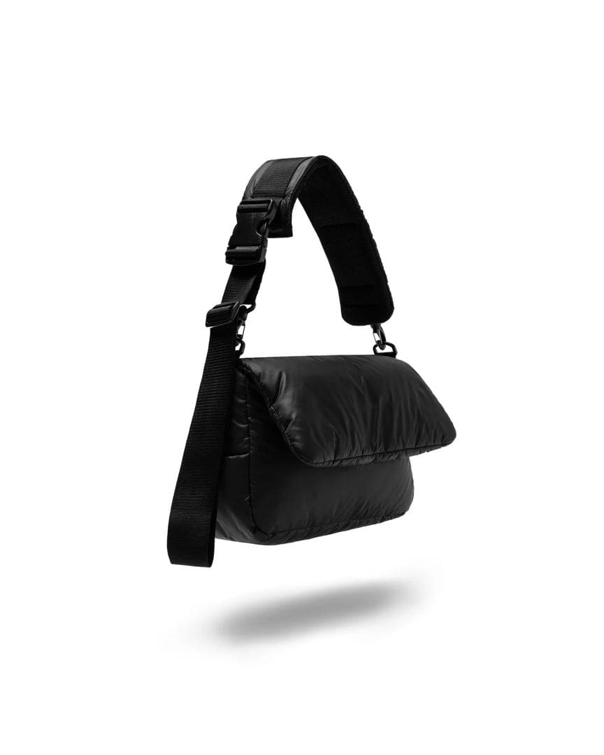 バッグ CLESSTE PADDED FLAP HOLIDAY BAG(BLACK)