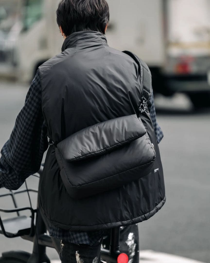 バッグ CLESSTE PADDED FLAP HOLIDAY BAG(BLACK)