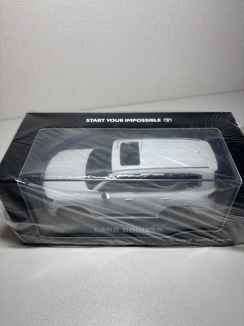 R3専用ランドクルーザー ミニカー パールホワイト 未開封　透明ケース入り