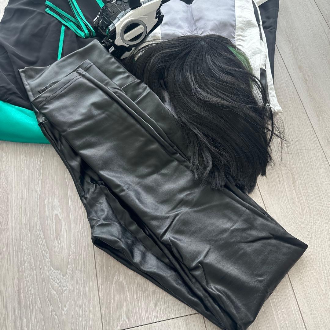 【美品】仮面ライダーゼロワン 公式 イズコスプレ衣装 セット