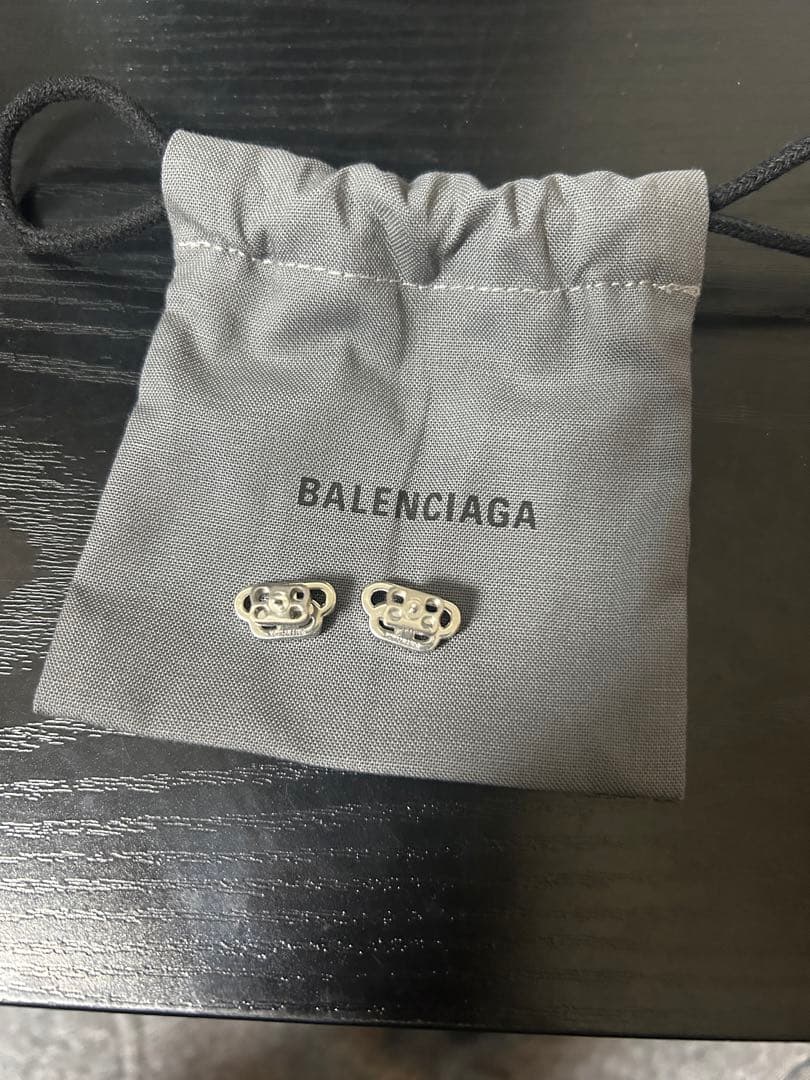 BALENCIAGA ロゴデザイン ピアス【箱無し】