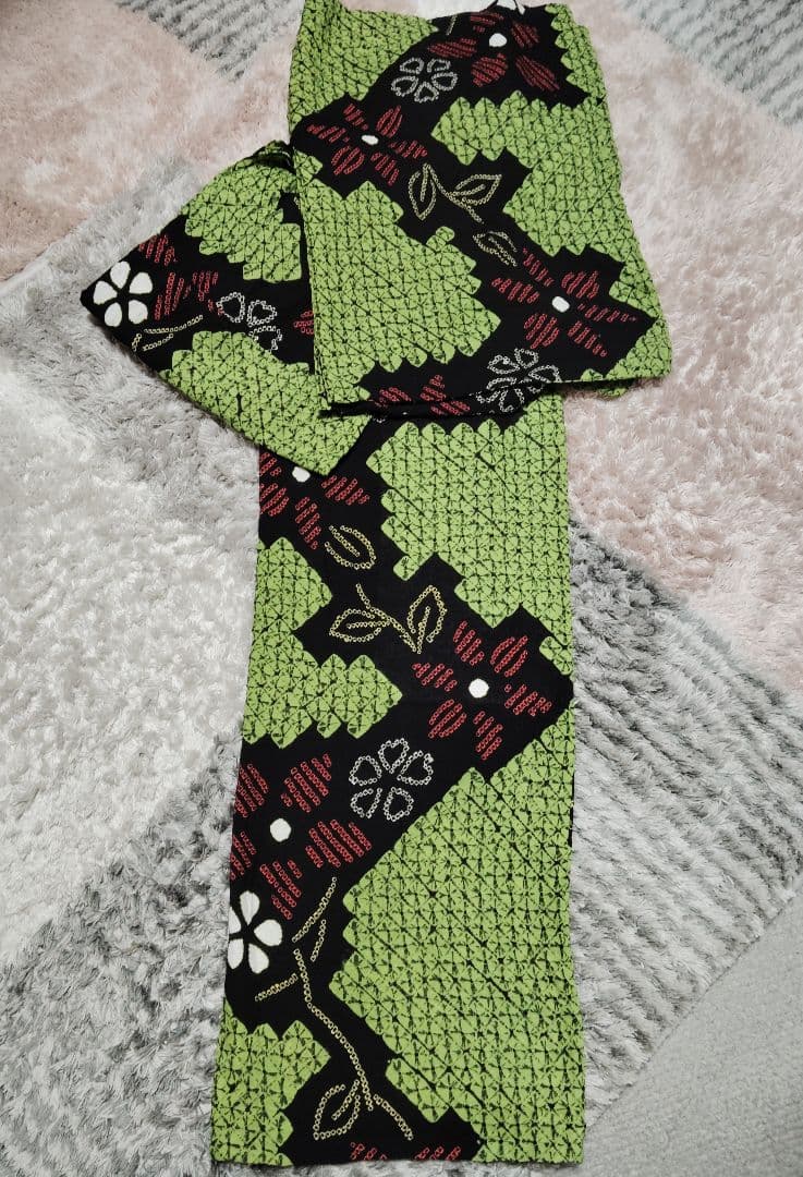 有松絞り 緑地に黒色の花柄