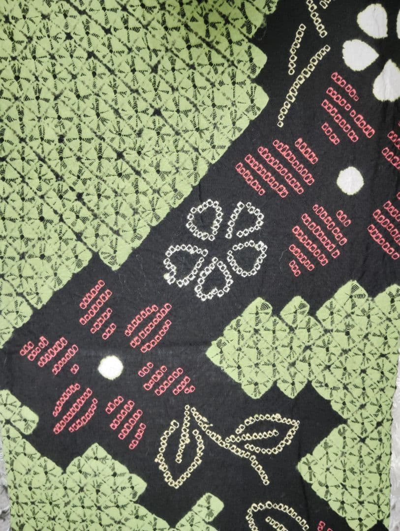 有松絞り 緑地に黒色の花柄