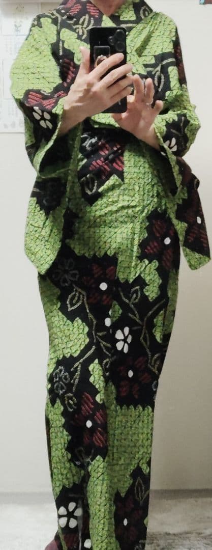 有松絞り 緑地に黒色の花柄