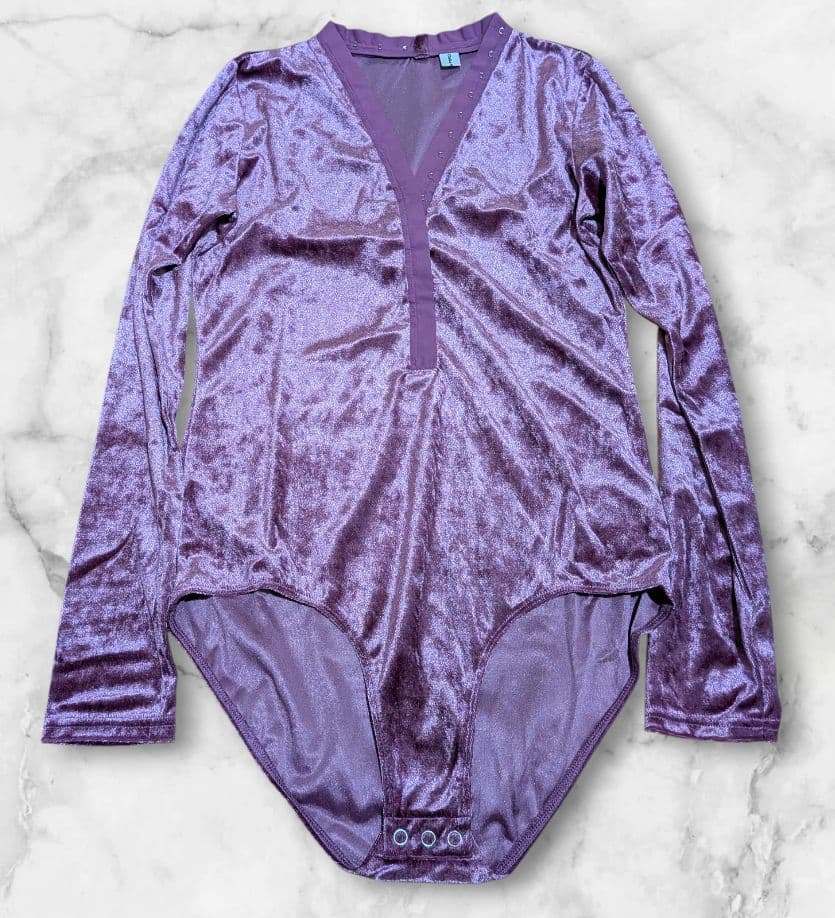 均一セール❗️新品♥Chika Kisada チカキサダ　ベロアトップス　ピンク