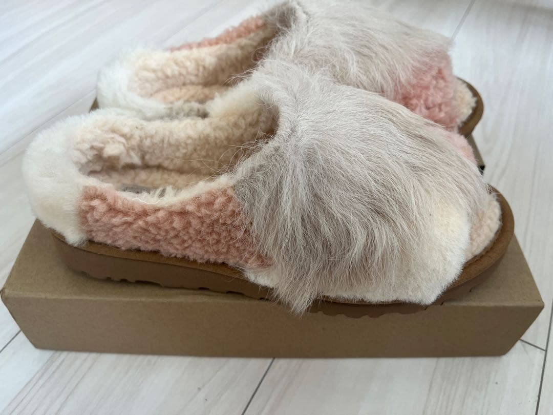 希少新品未使用♬UGG W DIANE WISP ファーサンダル ピンクシューズ