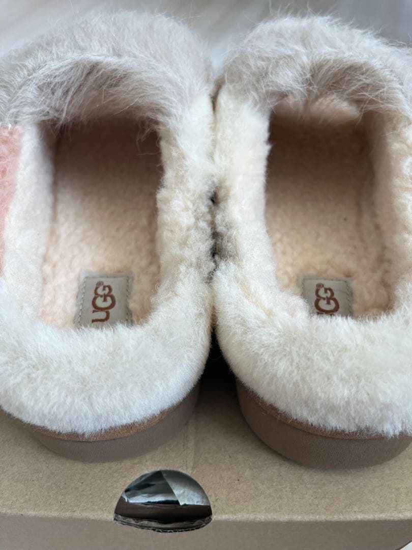 希少新品未使用♬UGG W DIANE WISP ファーサンダル ピンクシューズ