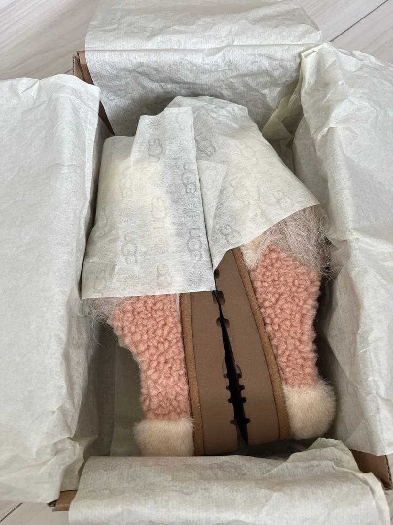 希少新品未使用♬UGG W DIANE WISP ファーサンダル ピンクシューズ