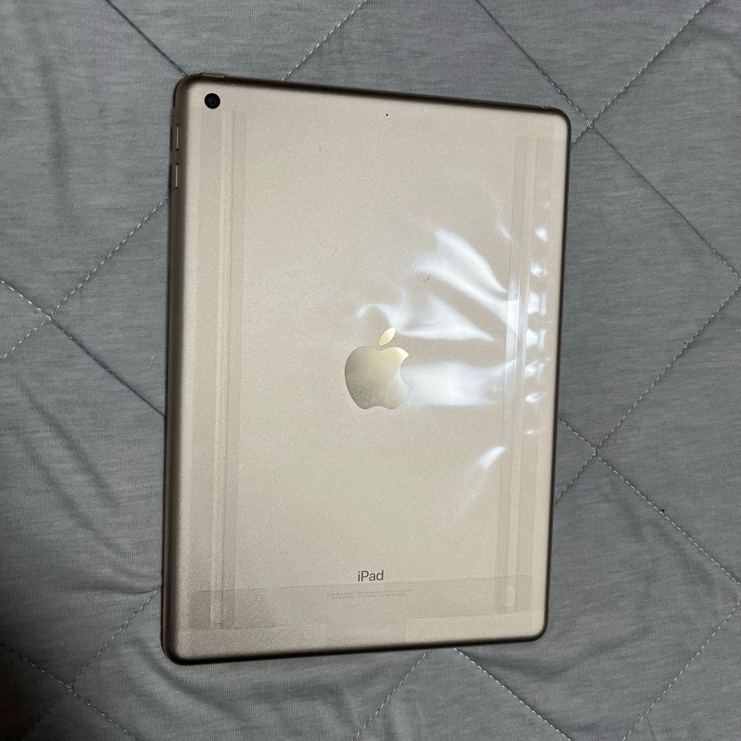 iPad 第5世代　32GB 極美品 付属品は充電線以外完備　ケースも付き