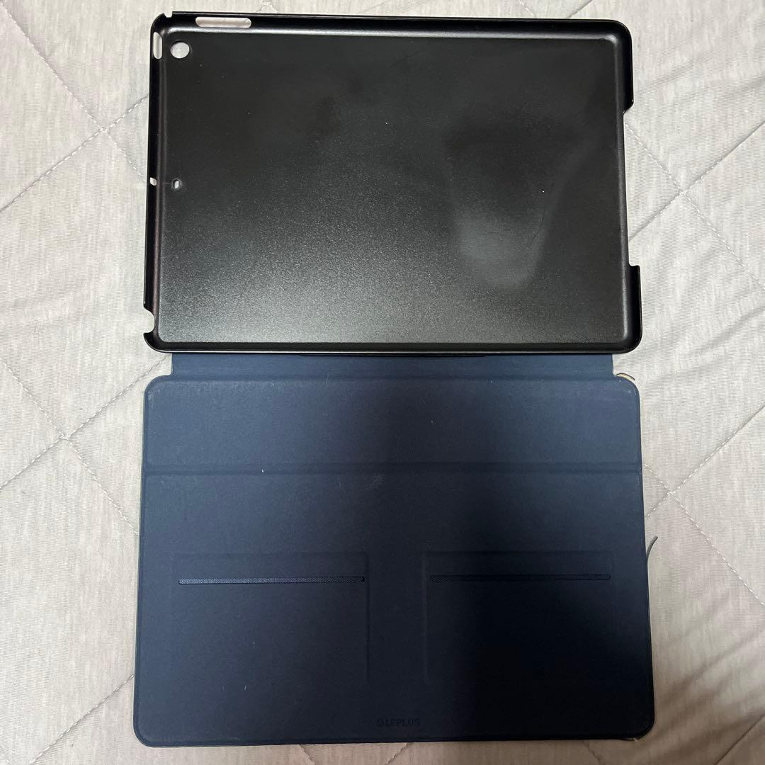 iPad 第5世代　32GB 極美品 付属品は充電線以外完備　ケースも付き