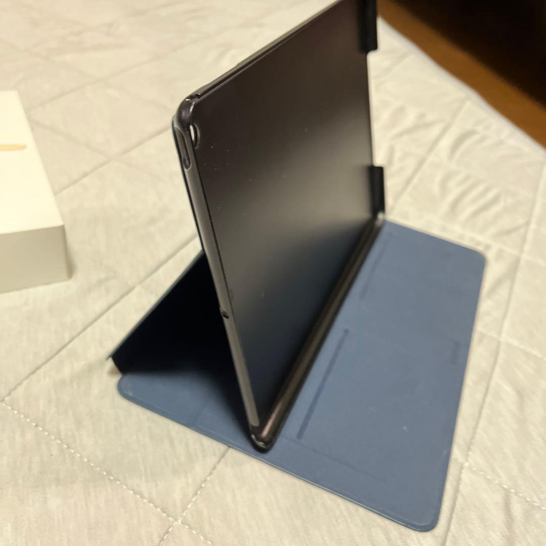 iPad 第5世代　32GB 極美品 付属品は充電線以外完備　ケースも付き