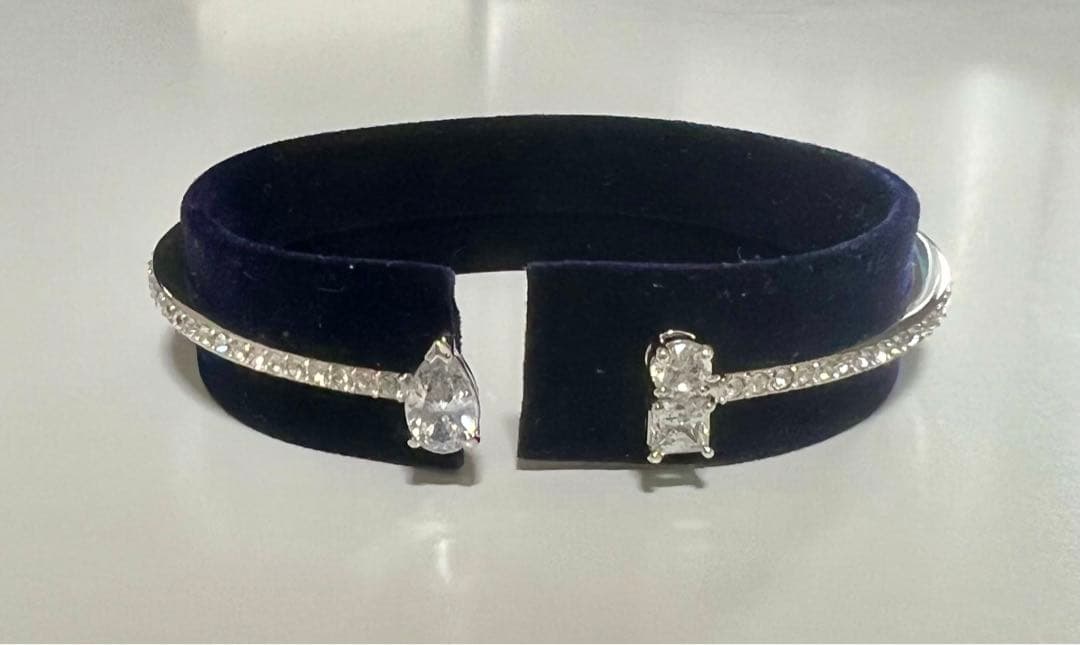 SWAROVSKI バングル Mサイズ