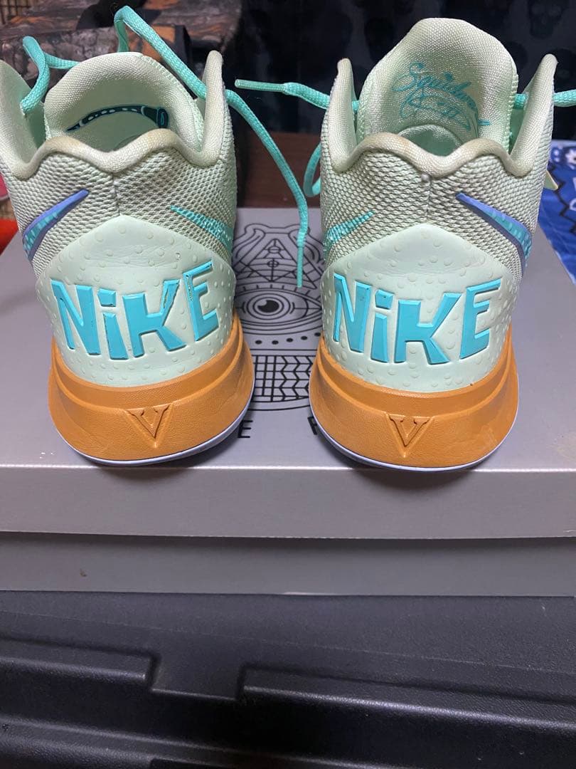 カイリー5 スポンジボブ　イカルド