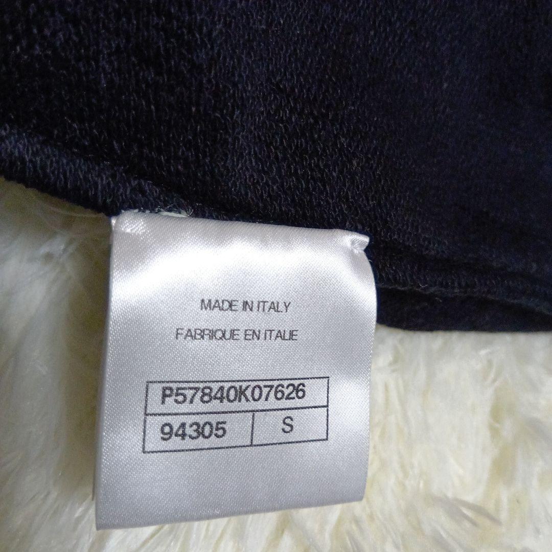 CHANEL 　金色の刺繍　口ゴ入り　ブラック Tシャツ S　半袖