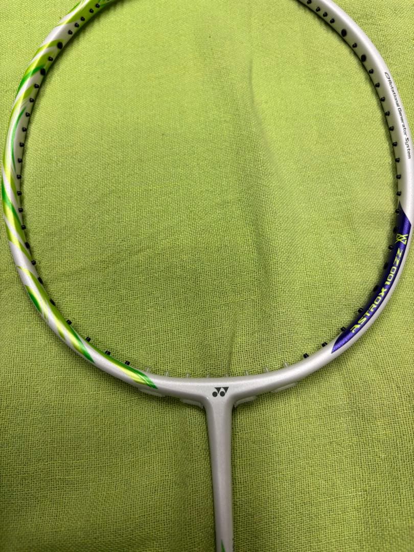 最安値　新品YONEX ASTROX 100 ZZ va 4UG5 グリップ付き