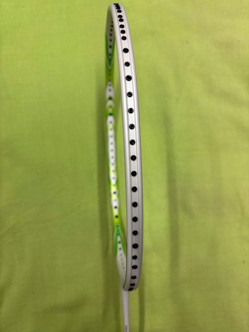 最安値　新品YONEX ASTROX 100 ZZ va 4UG5 グリップ付き