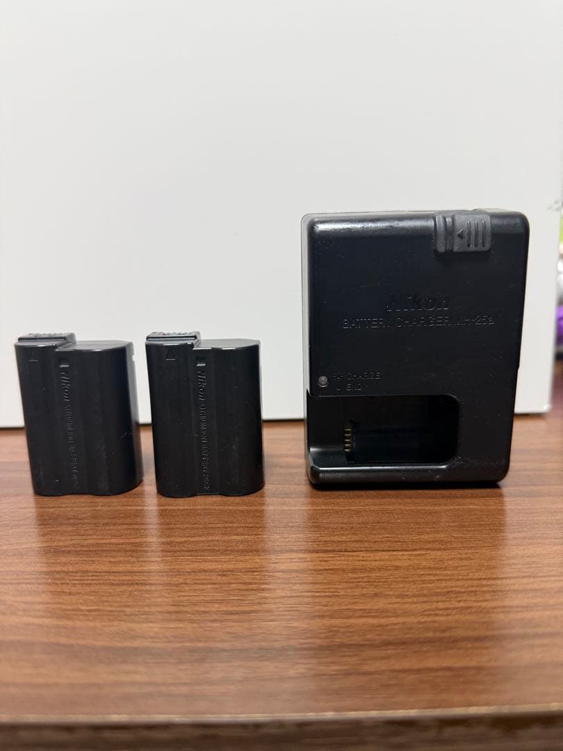 Nikon デジタル一眼レフ、バッテリー、レンズ