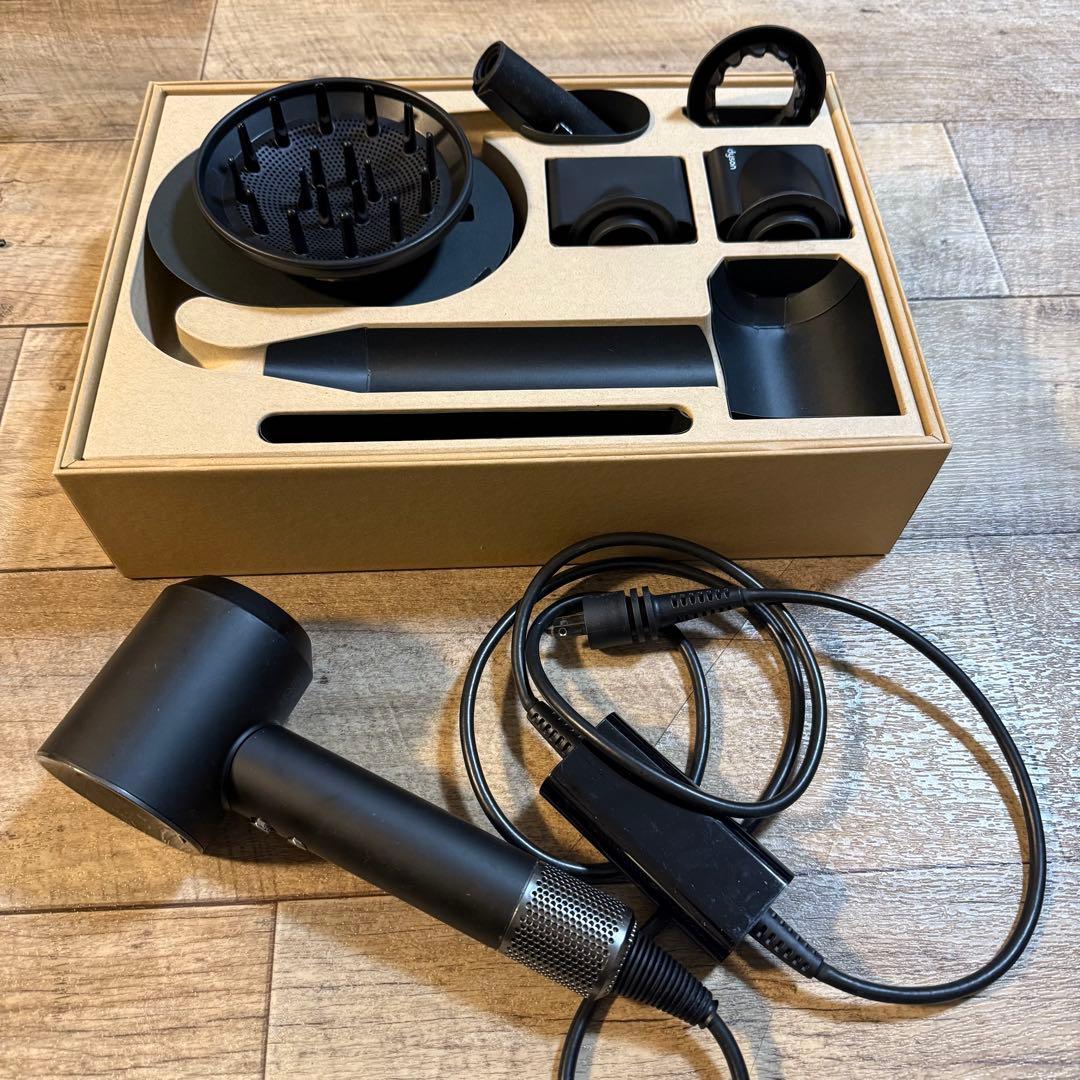 ジャンク品 ダイソン ドライヤー H08 ブラック 付属品アタッチメント未使用