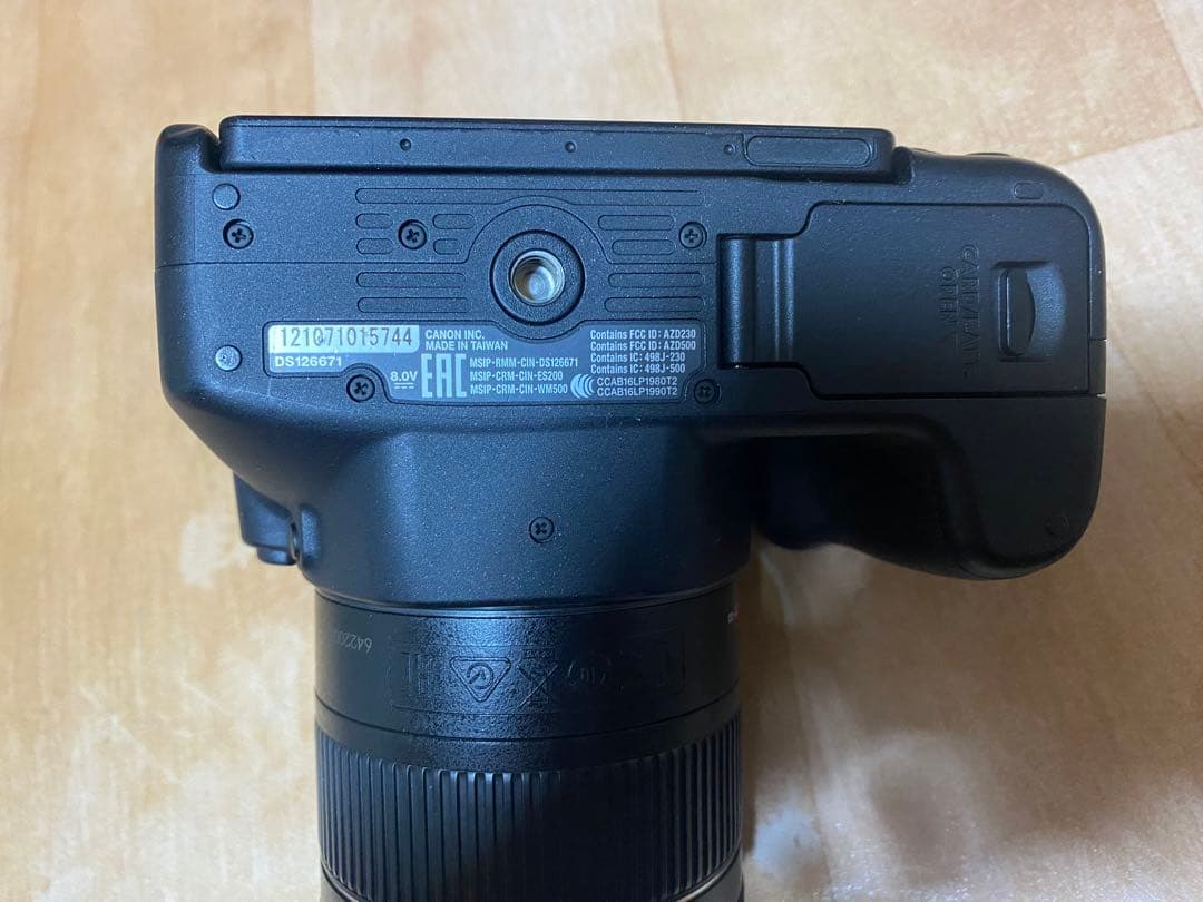 Canon EOS Kiss X9 18-55mm レンズ付き