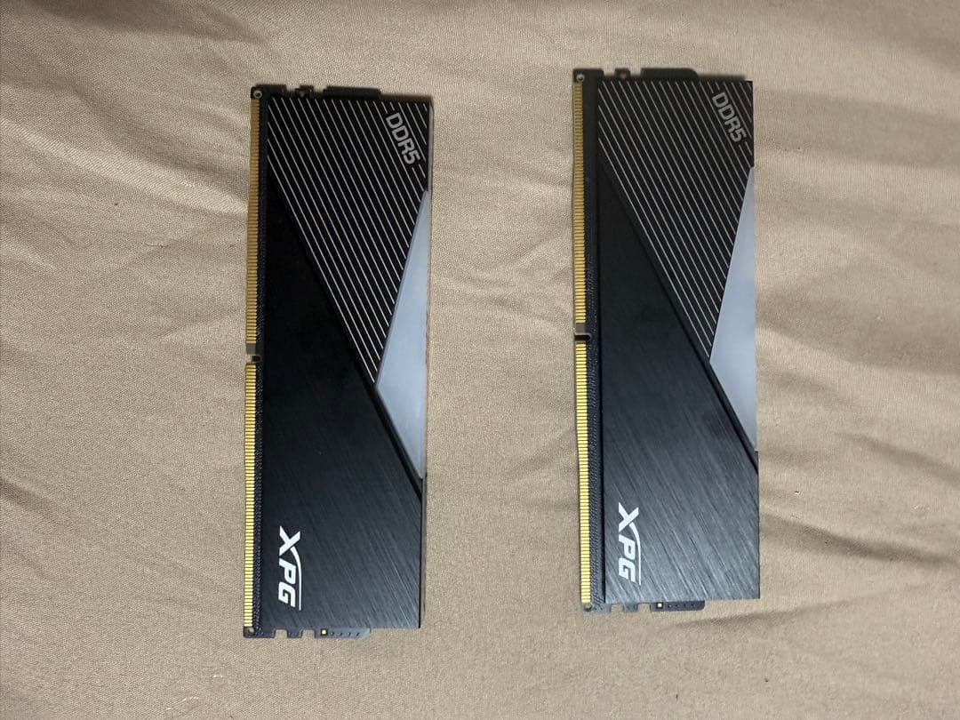 メモリー ADATA AX5U5200C3816G-DCLARBK