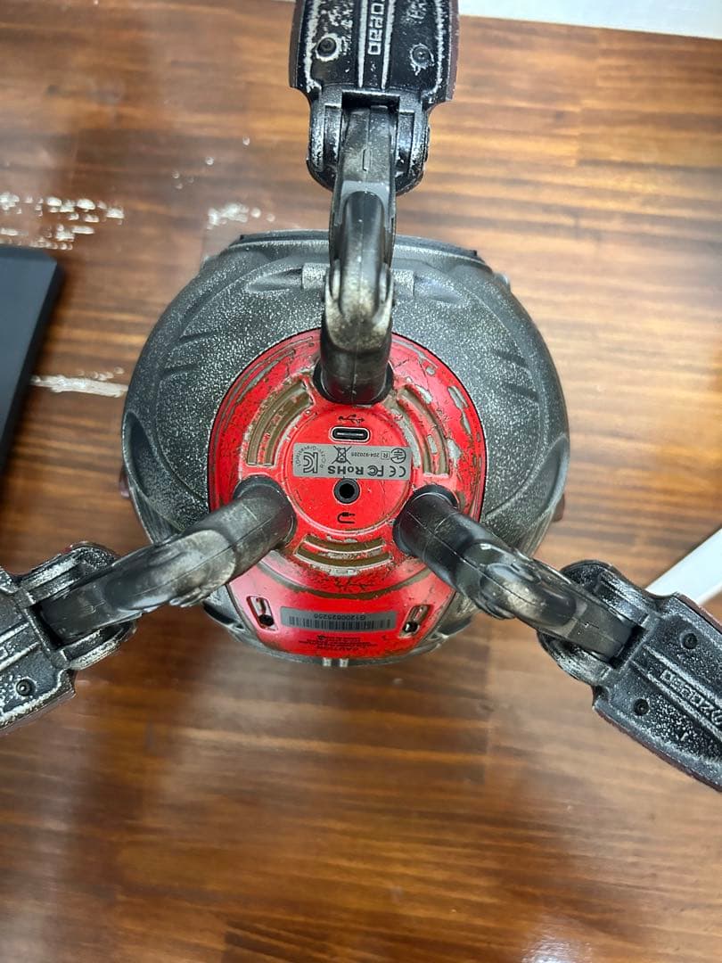 Gravastar War Damaged (赤) Bluetoothスピーカー