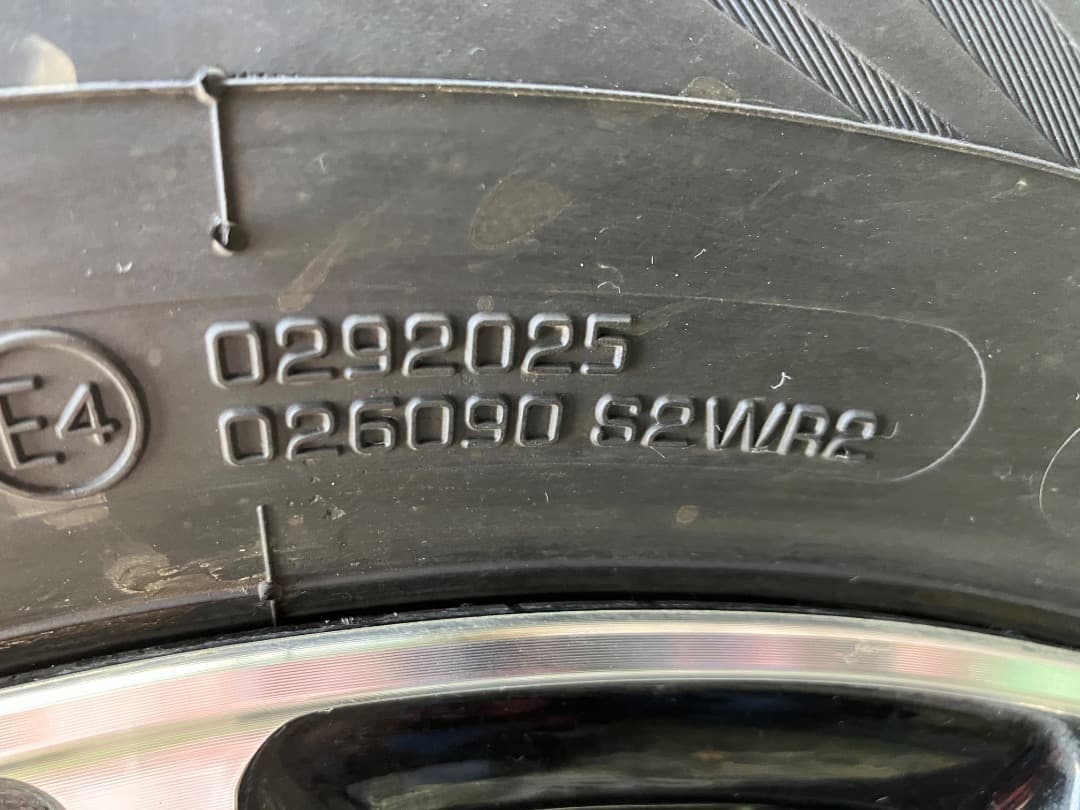 ヨコハマアイスガード　2025年製　215 70 16