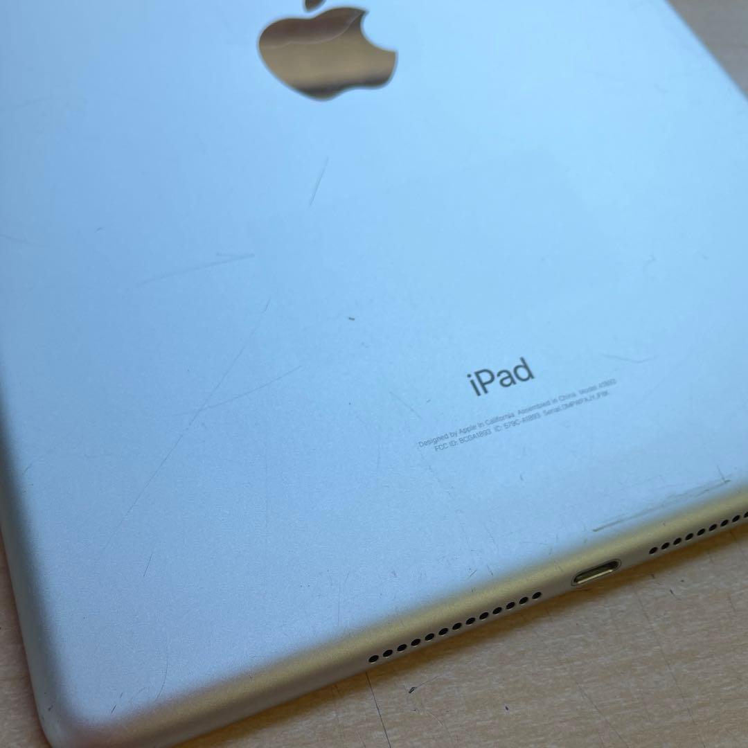 iPad 第6世代　A1893　Wi-Fiモデル　シルバー　32GB #4