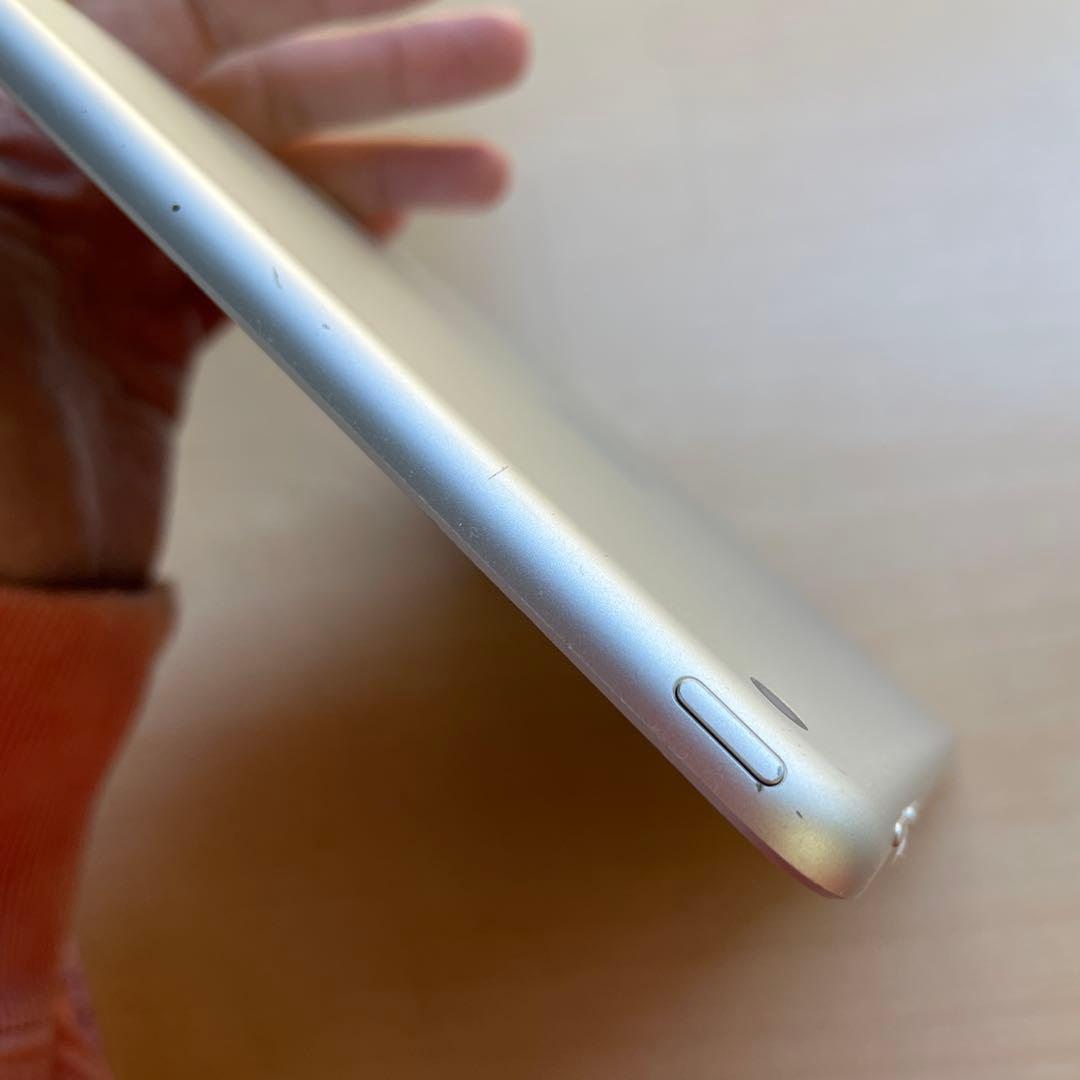 iPad 第6世代　A1893　Wi-Fiモデル　シルバー　32GB #4