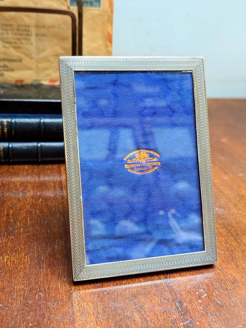 イギリスアンティーク 純銀フォトスタンド １９１３年ロンドン刻印 英国王室御用達