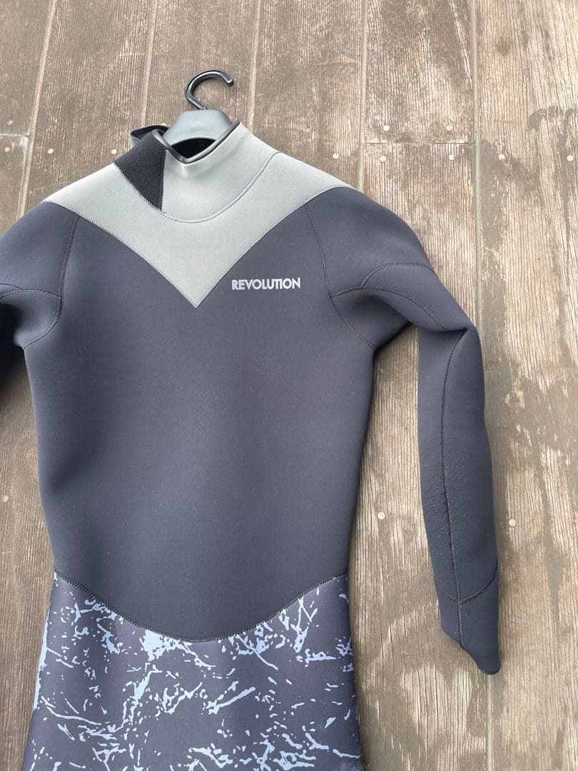 REVO レボリューション　ジャーフル2mm L〜XL相当【初冬まで大活躍】