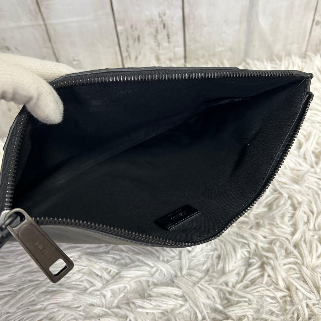 FENDI クラッチバッグ モンスター セカンドバッグ　バグズ　　レザー