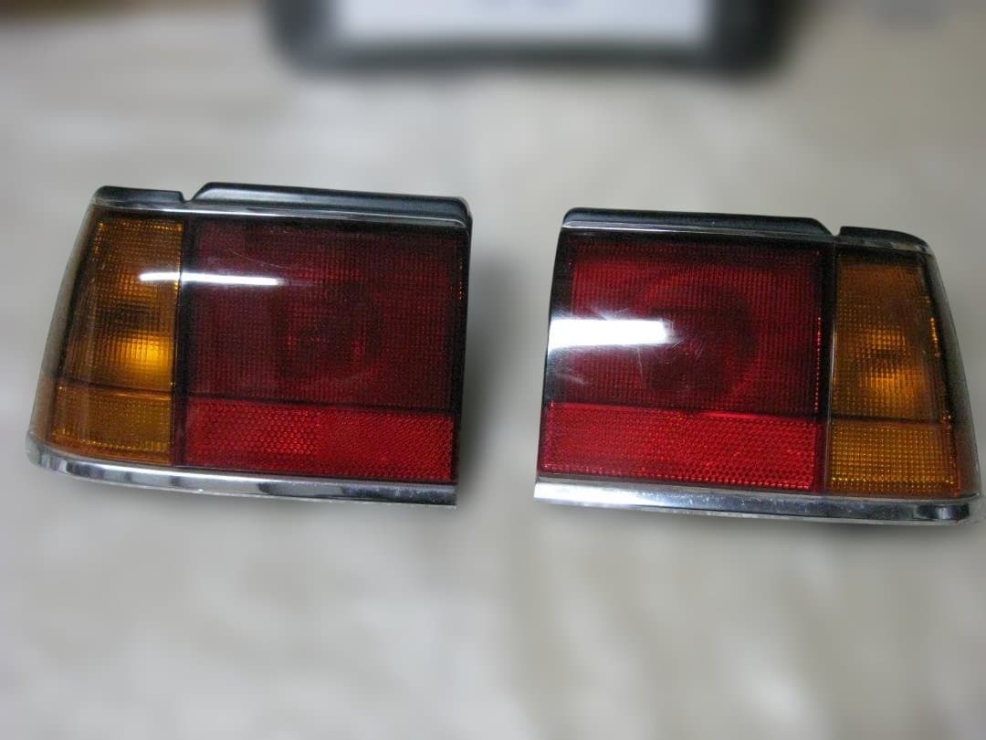 AE81　カローラ　純正　テール　キレイ目　純正ハーネス付き