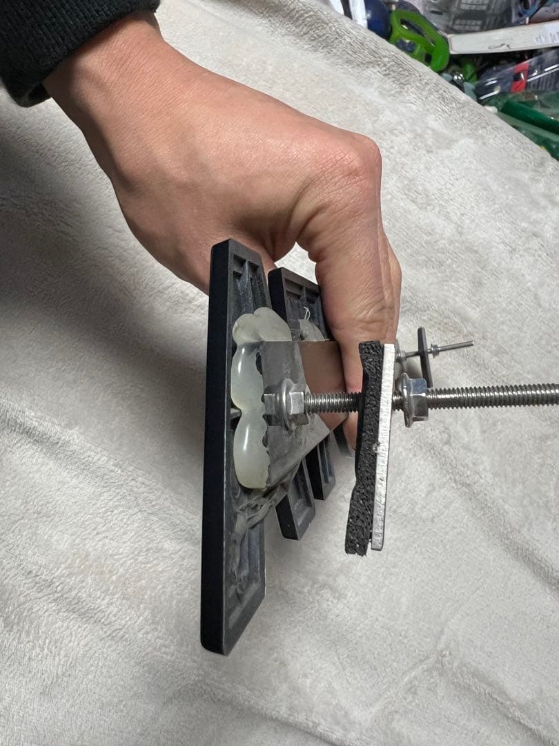 エンブレム＋エンブレム取付用ホルダー RAV4等