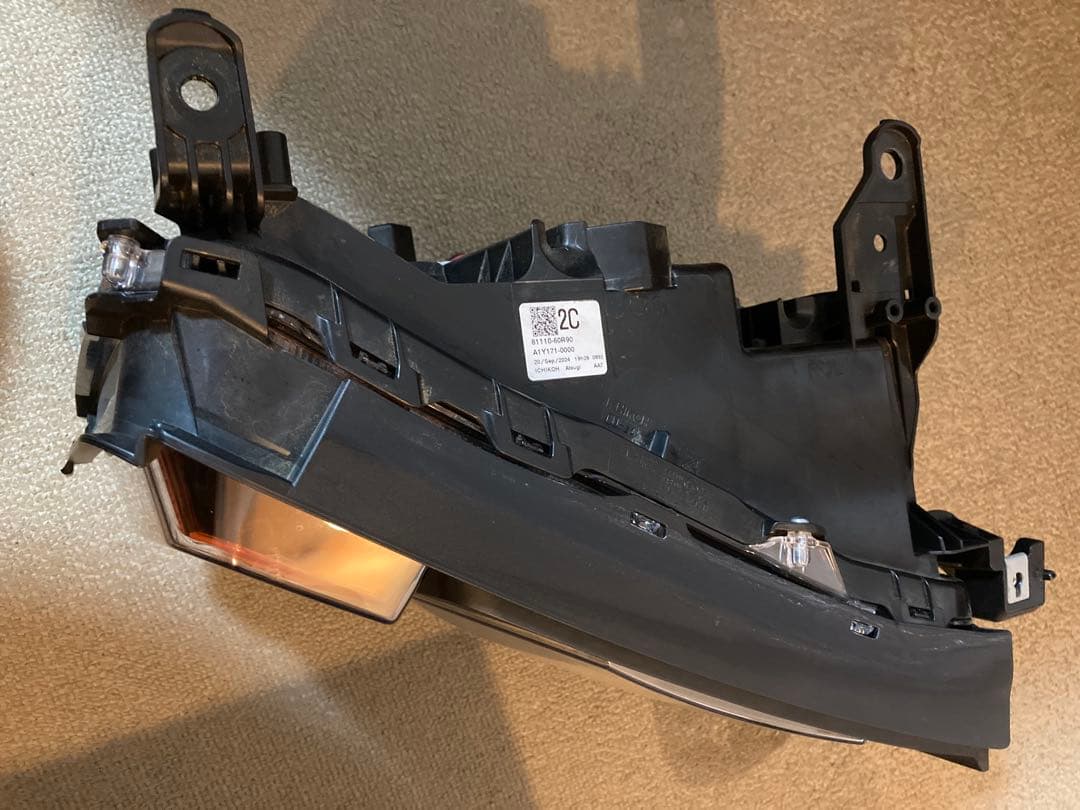 ランドクルーザー250 丸目ヘッドライト左右