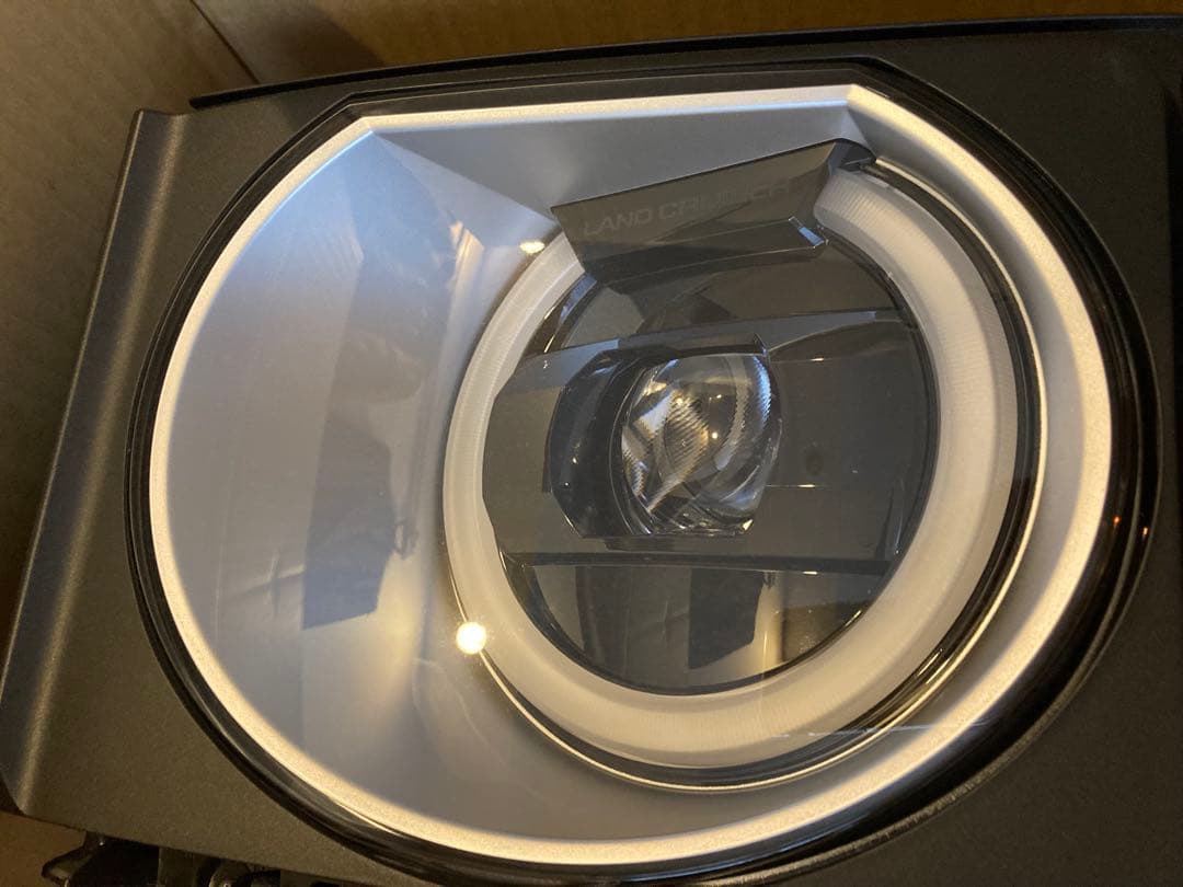 ランドクルーザー250 丸目ヘッドライト左右